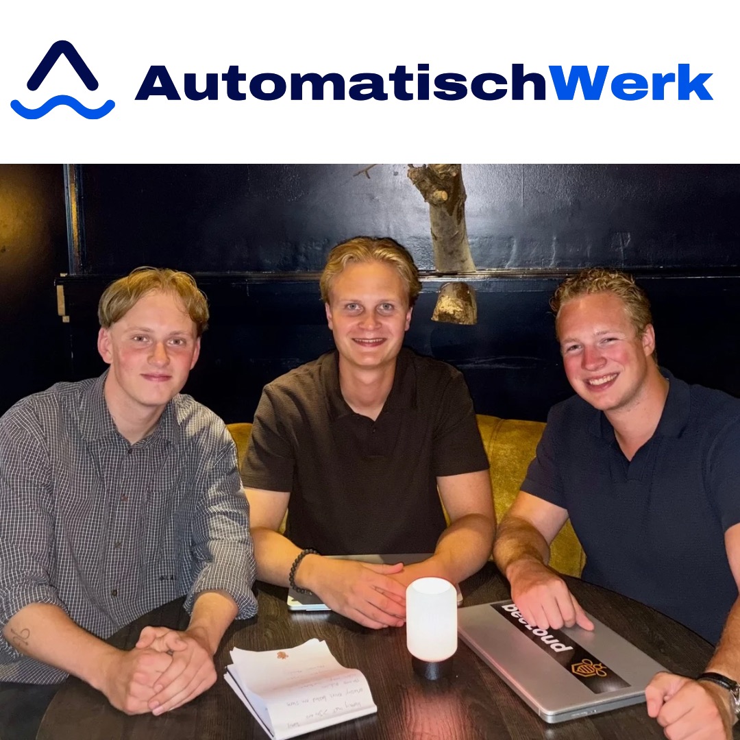 Arjen Bakker, Olivier Langedam en Sven Schagen van AutomatischWerk aan tafel op Texel